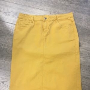 Light denim skirt//stretch to it/mustard color